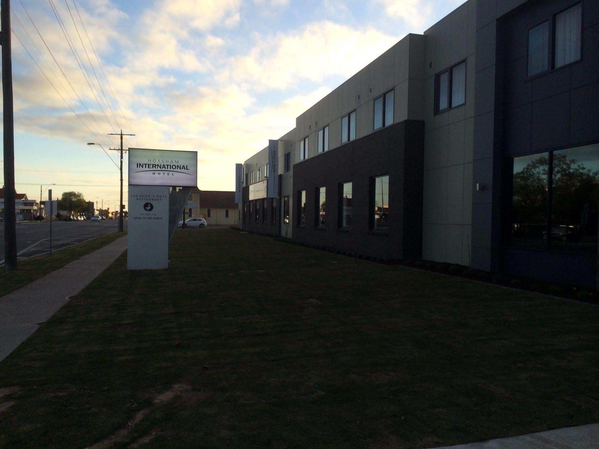 Horsham International Hotel Exterior photo