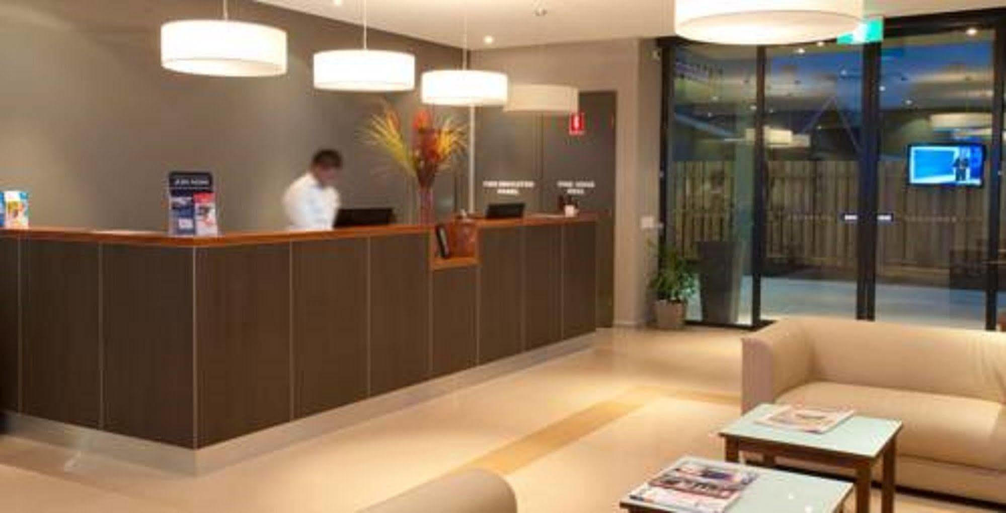 Horsham International Hotel Exterior photo